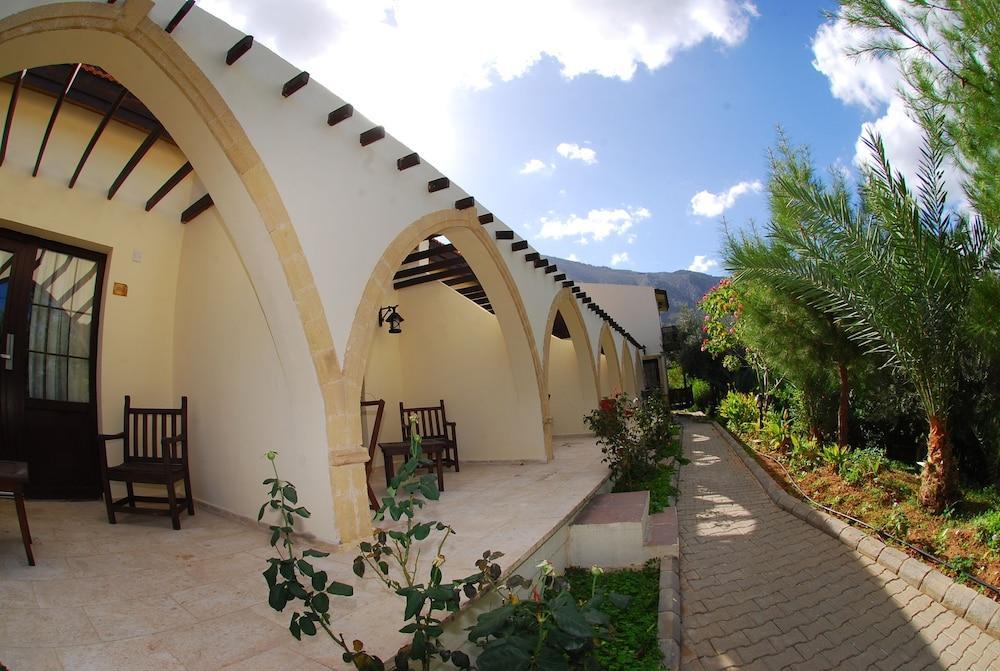 Bellapais Monastery Village Kazaphani Dış mekan fotoğraf
